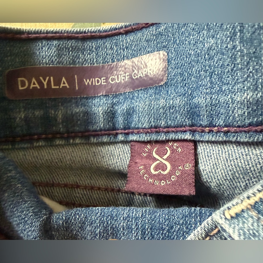 NYDJ Dayla Light Blue Wide Cuff Capri W/ Lift Tuck Technology. Flattering fit!! - Picture 3 of 3